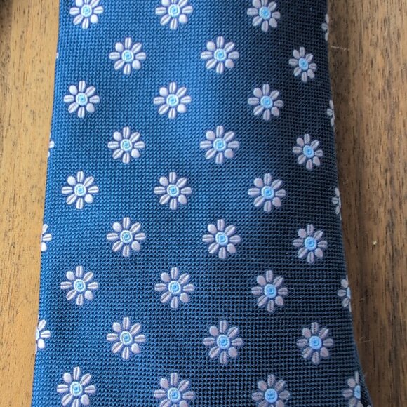 Club Room Men's Navy Tie With Flower Pattern - Picture 3 of 3